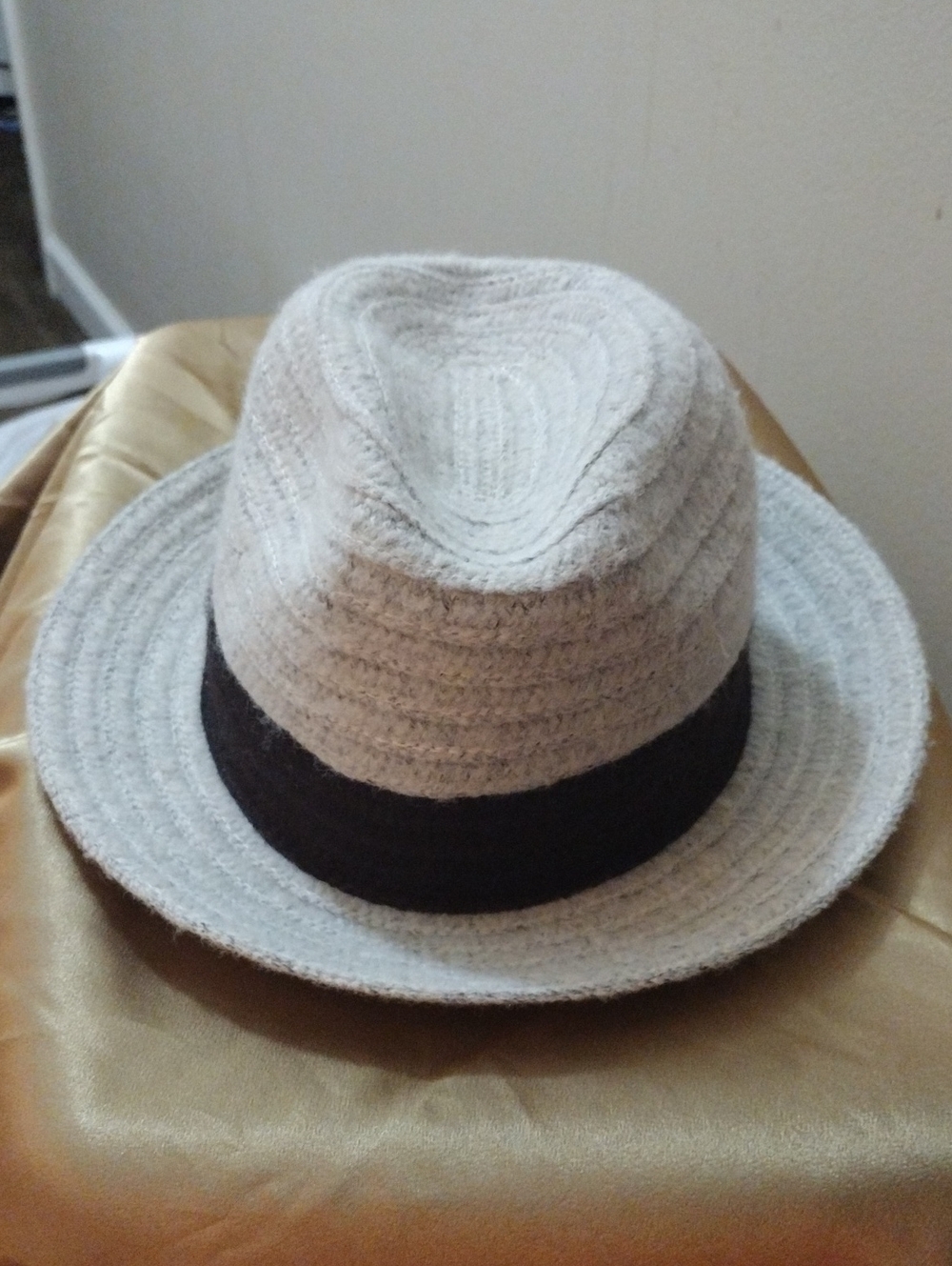 Bailey of Hollywood Mens 29% Wool Fedora.  Size Small.